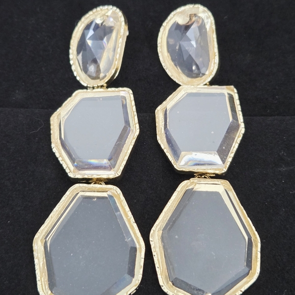 NWOT Fashion Chunky Earrings Clrar And Gold - Picture 3 of 3